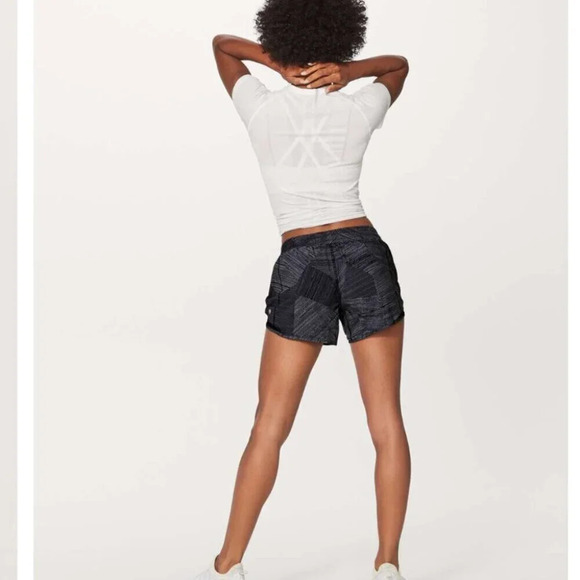 Lululemon Hotty Hot Short II 4" Etch Hail Midnight Navy Size 8 Tall - Picture 5 of 9